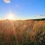 Nantucket - Part Of The The Bay Village With Pool, Gym And Direct Access, Pub, Restaurant, Tennis And Meadows Walks * Filey