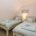 Nantucket - Part Of The The Bay Village With Pool, Gym And Direct Access, Pub, Restaurant, Tennis And Meadows Walks Holiday home *