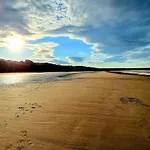Nantucket - Part Of The The Bay Village With Pool, Gym And Direct Access, Pub, Restaurant, Tennis And Meadows Walks