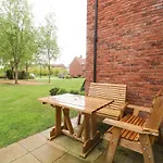 Nantucket - Part Of The The Bay Village With Pool, Gym And Direct Access, Pub, Restaurant, Tennis And Meadows Walks Holiday home *