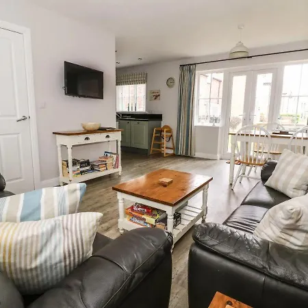 Nantucket - Part Of The The Bay Village With Pool, Gym And Direct Access, Pub, Restaurant, Tennis And Meadows Walks Filey