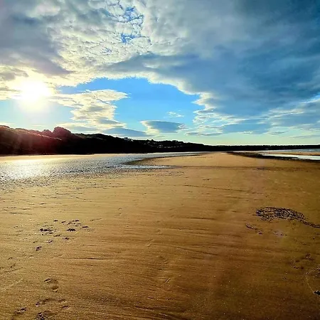 Nantucket - Part Of The The Bay Village With Pool, Gym And Direct Access, Pub, Restaurant, Tennis And Meadows Walks