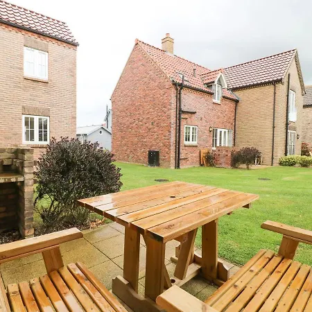 Nantucket - Part Of The The Bay Village With Pool, Gym And Direct Access, Pub, Restaurant, Tennis And Meadows Walks Filey