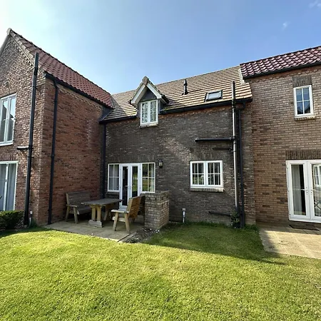 Feriehus Nantucket - Part Of The The Bay Village With Pool, Gym And Direct Access, Pub, Restaurant, Tennis And Meadows Walks