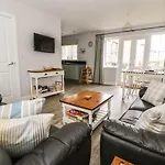 Nantucket - Part Of The The Bay Village With Pool, Gym And Direct Access, Pub, Restaurant, Tennis And Meadows Walks Filey