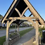 Nantucket - Part Of The The Bay Village With Pool, Gym And Direct Access, Pub, Restaurant, Tennis And Meadows Walks *