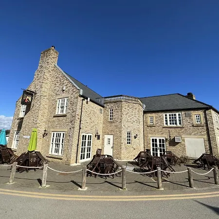 Nantucket - Part Of The The Bay Village With Pool, Gym And Direct Access, Pub, Restaurant, Tennis And Meadows Walks *